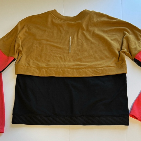 Nike Women's Dri Fit Therma Sphere Running top small - Picture 9 of 11